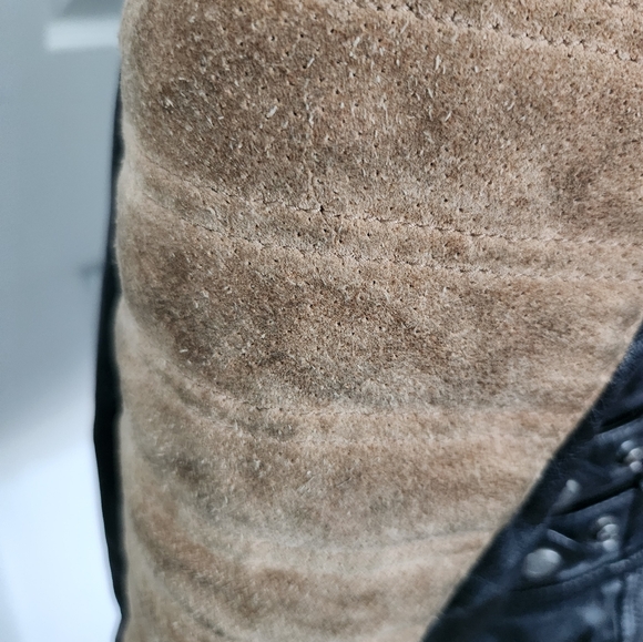 Harley Davidson Leather and Suede Riding Jacket - Picture 5 of 17